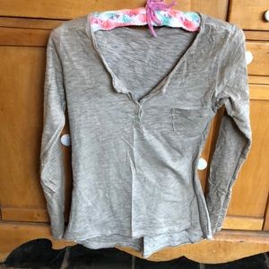 Long sleeve women’s T with 4 shell buttons